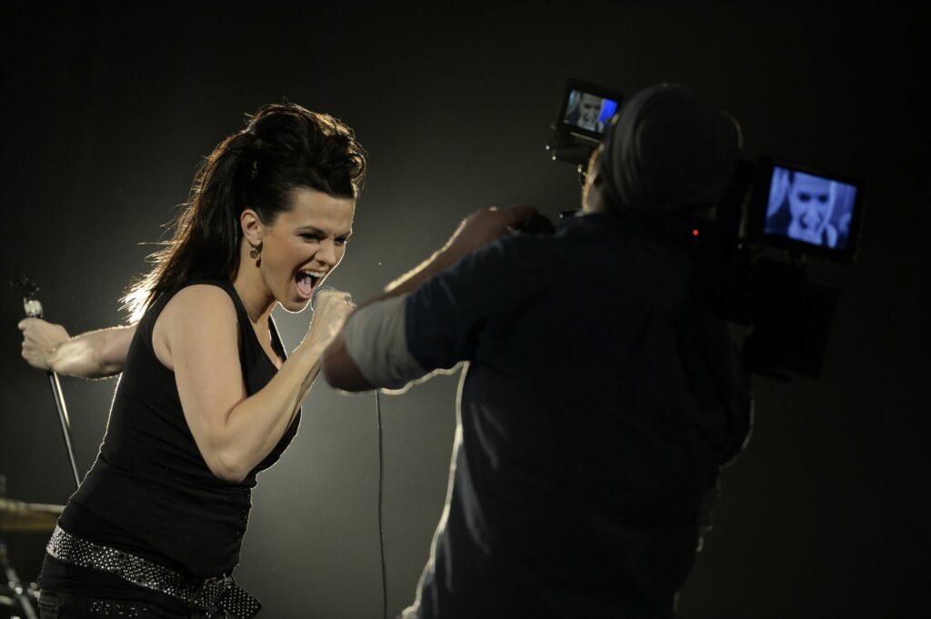 Marta Jandová na natáčení videoklipu pro svou kapelu Die Happy.