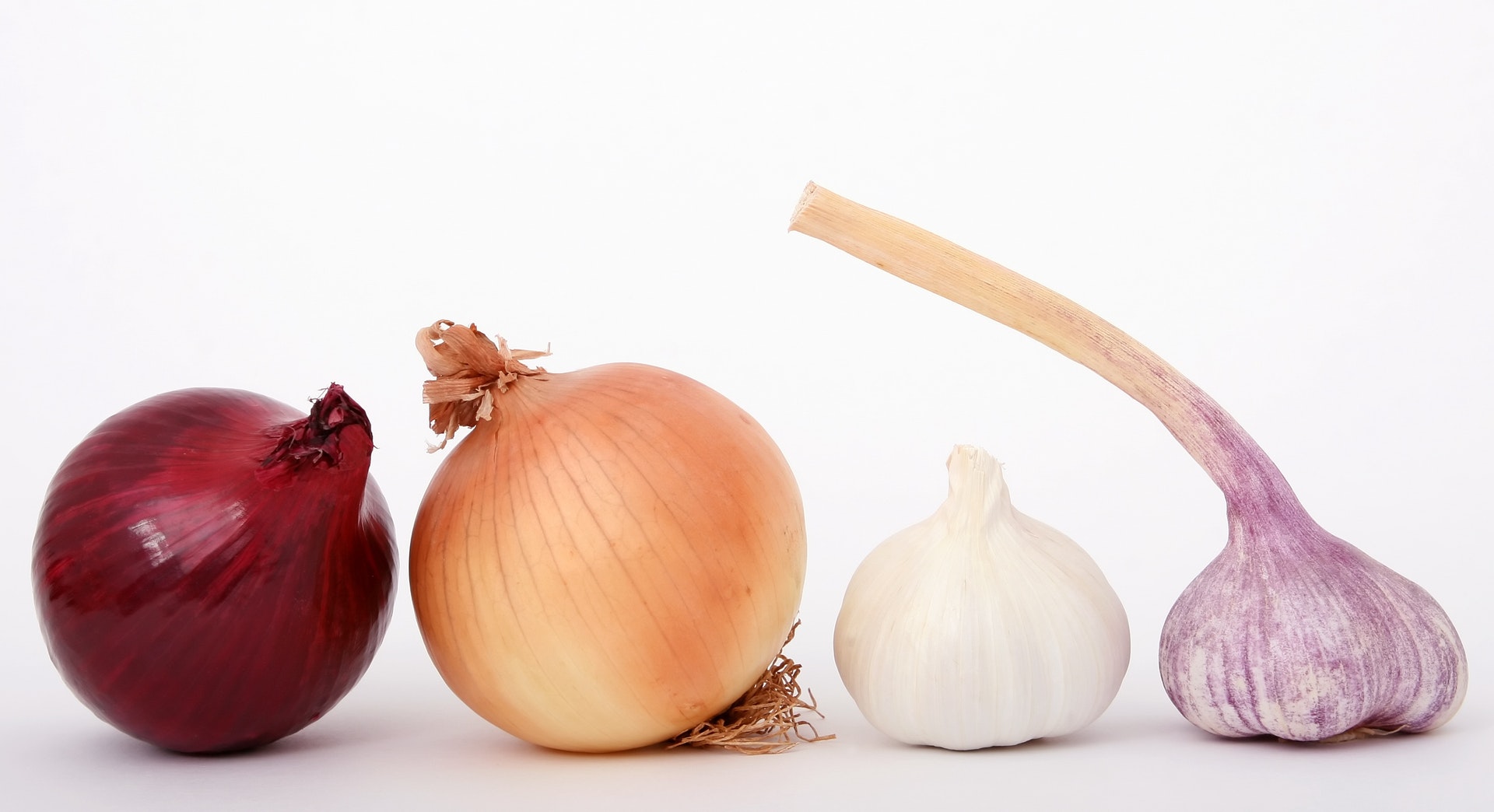 červená cibule, žlutá cibule, česnek